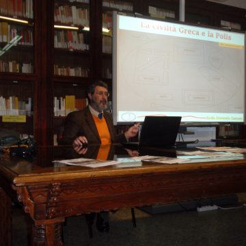 6- l'arch. Celona illustra i processi culturali che hanno concepito la città greca