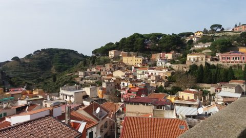 Castanea delle Furie, chiesa madre senza campanile e orologio: ci pensa il signor CG
