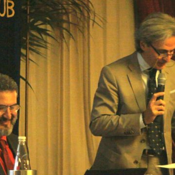 1- il presidente del Rotary Avv. Salvatore Alleruzzo presenta l'arch. Celona