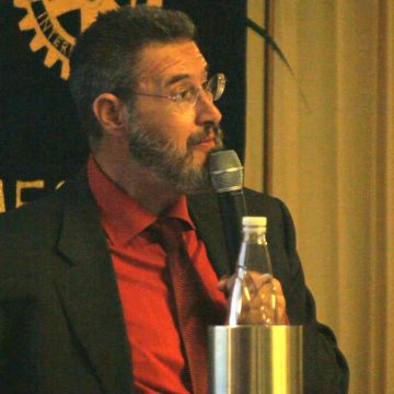 2- l'arch. Celona durante la sua relazione