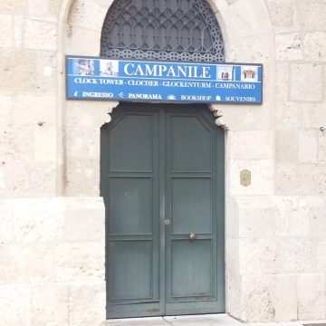 7- l'ingresso al Campanile