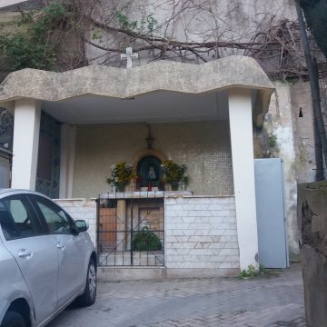 2- La Loggia votiva di via Bolivia, strada che si immette su via Brasile