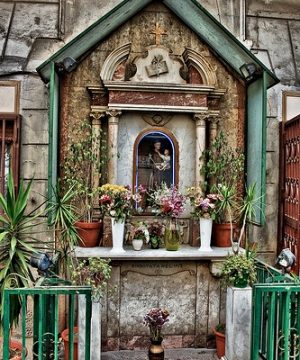 26- edicola votiva nel centro storico di Napoli